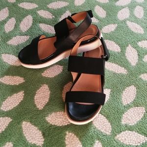 Black Evolve sandals